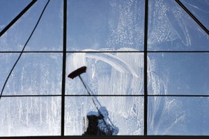 limpieza de cristales en Valencia - ventana grande