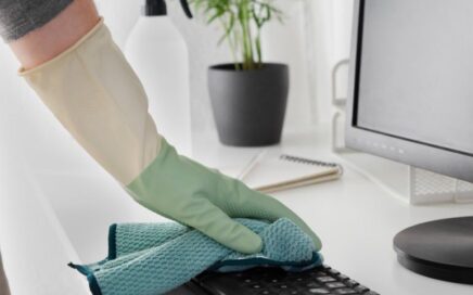 Desinfección de oficinas en Valencia - Escritorio